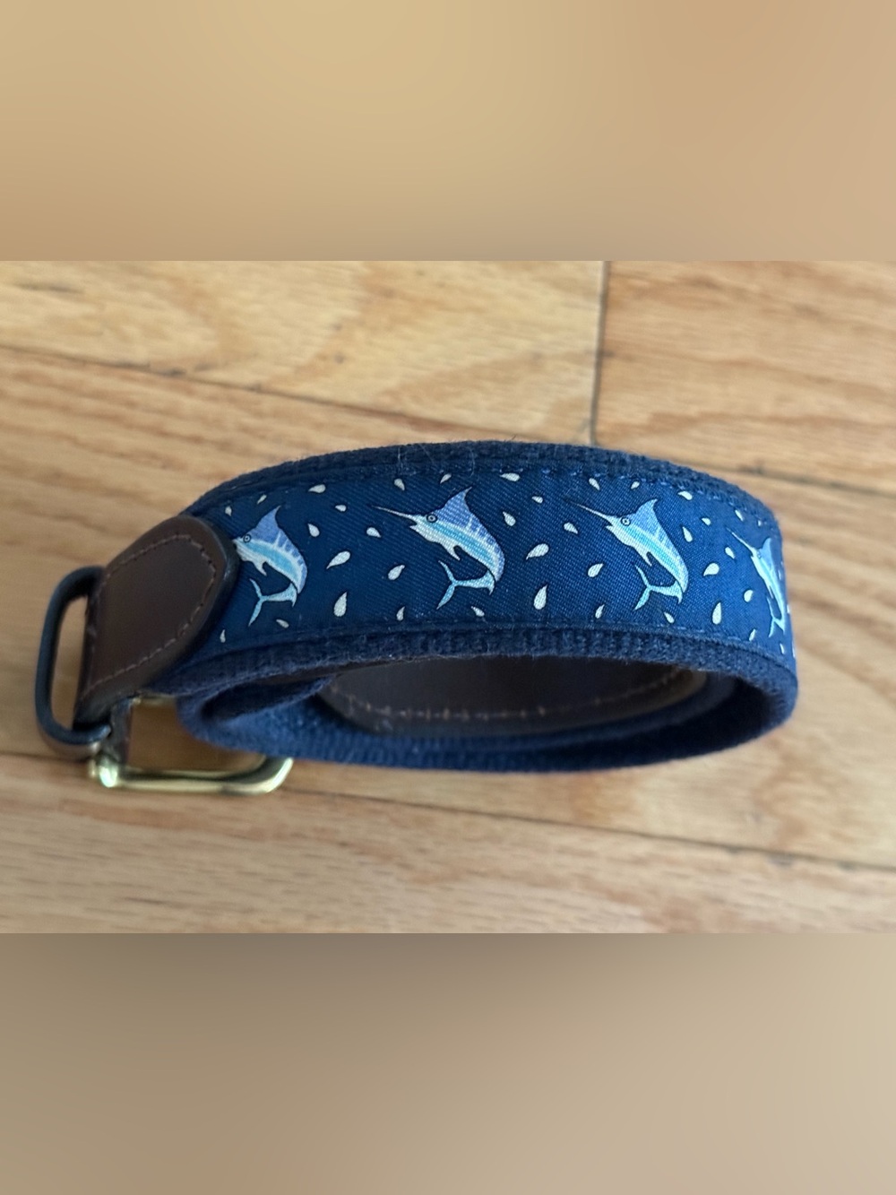 Vineyard vines marlin fish print leather belt 28